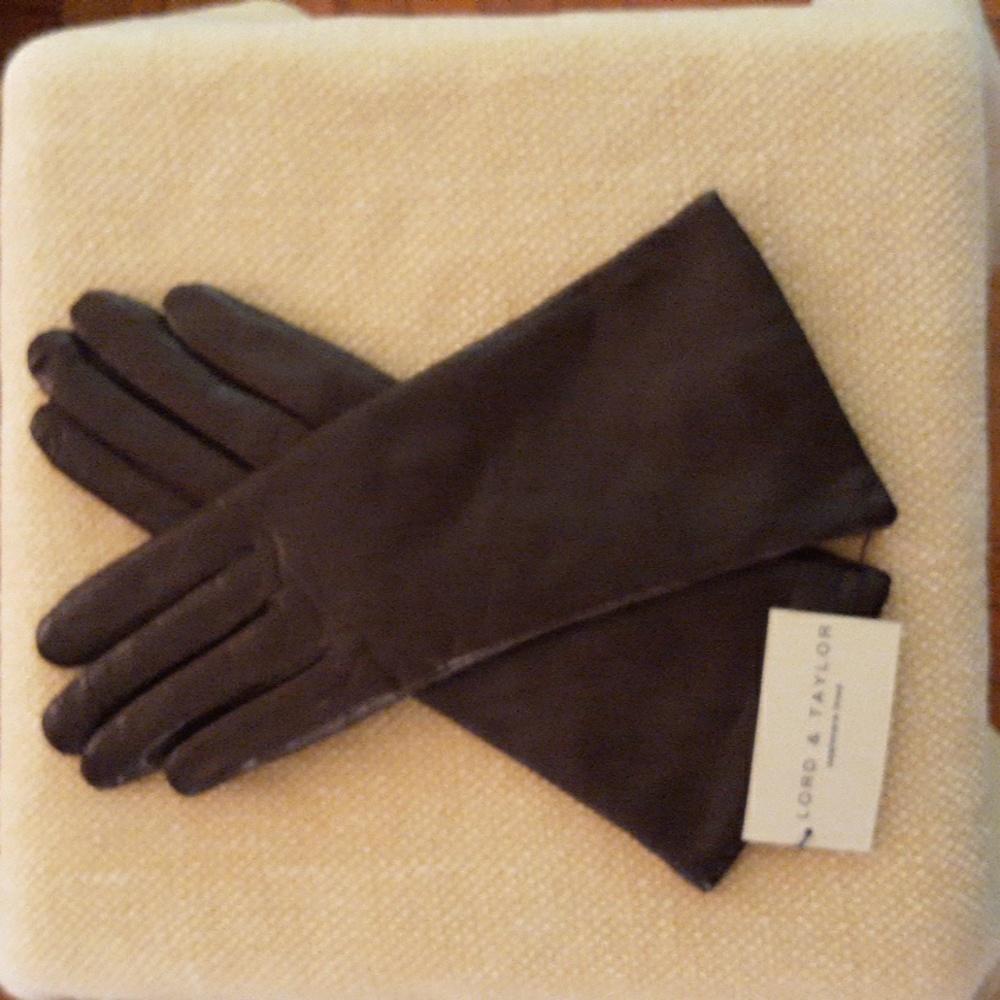 🔥 Lord & Taylor brown leather gloves 🔥